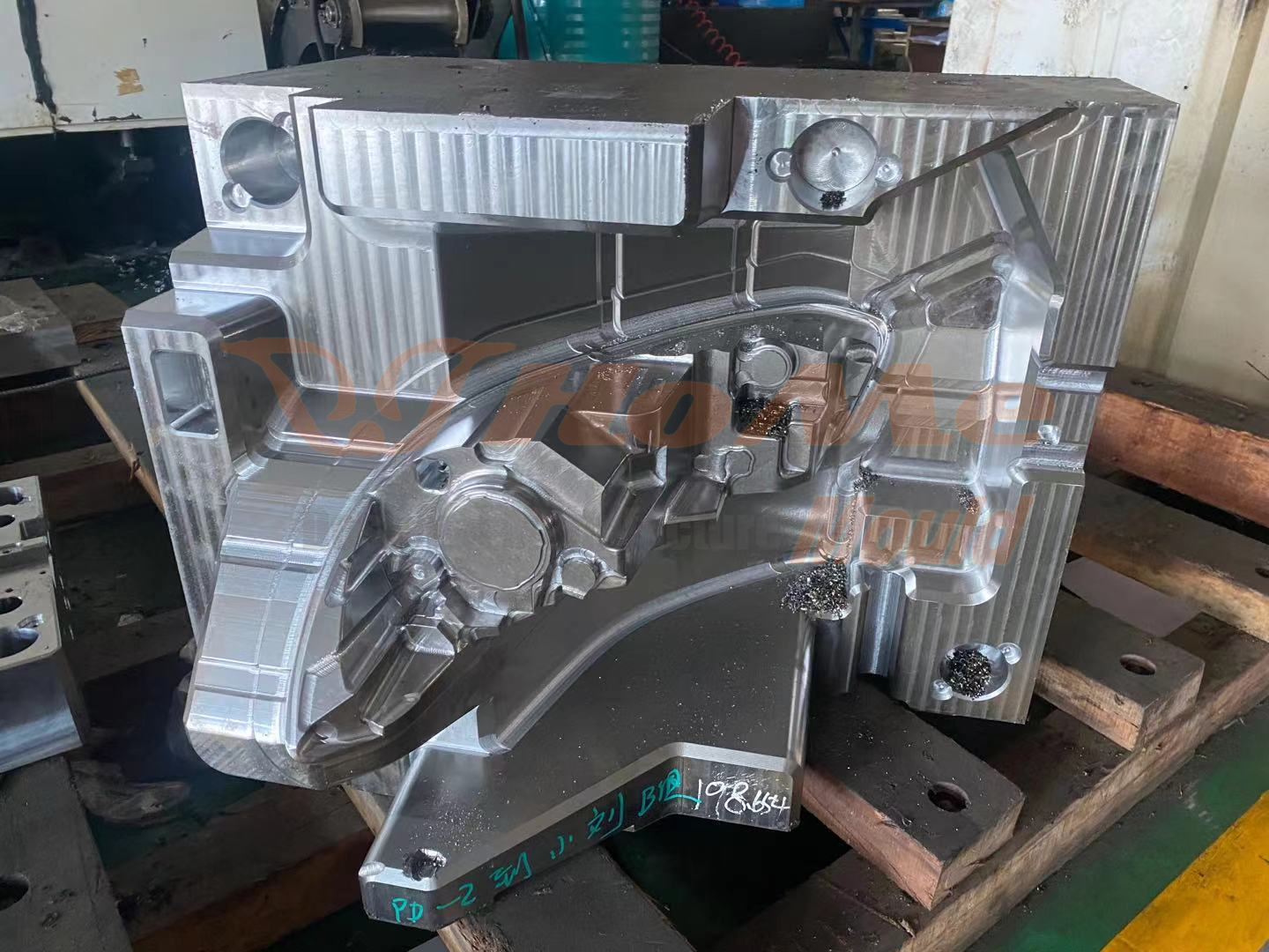 Automobile Headlamp Decorative Frame Mould Design Points